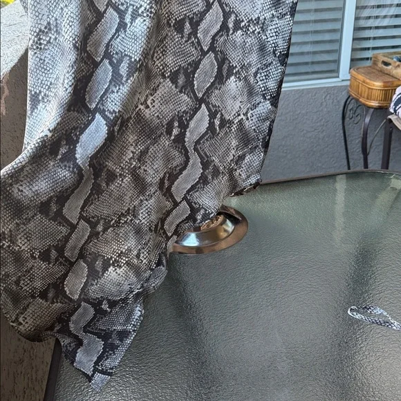 ORTTU, large,Snake Print asymmetrical Shirt for Men - Picture 7 of 12